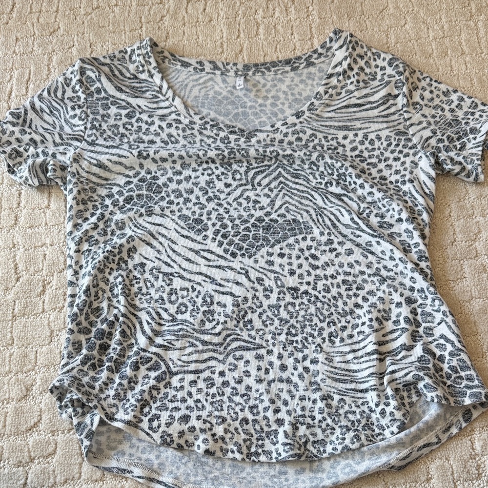 Stylish Gray Leopard/Zebra Print Women's Top